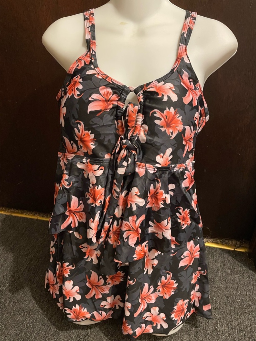 Unbranded Women's NWOT Size Large Red & Black Lily Print Tankini Shorts Swimsuit